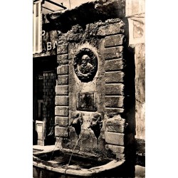 CPSM Aix-en-Provence fontaine Paul Cézanne avec médaillon du peintre