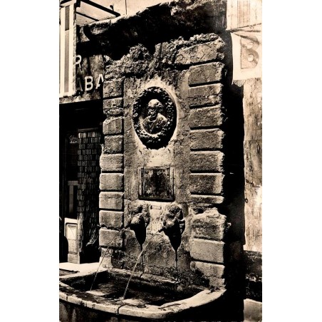 CPSM Aix-en-Provence fontaine Paul Cézanne avec médaillon du peintre