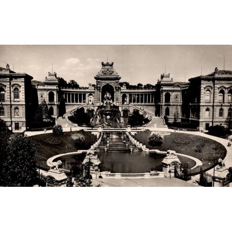 CPSM Marseille Palais Longchamp avec fontaine monumentale, bassins et jardins