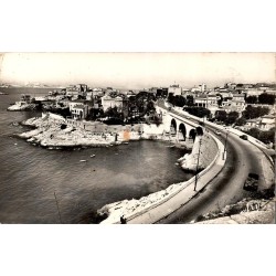 CPSM Marseille Promenade de la Corniche, anse, viaduc et automobiles en 1962