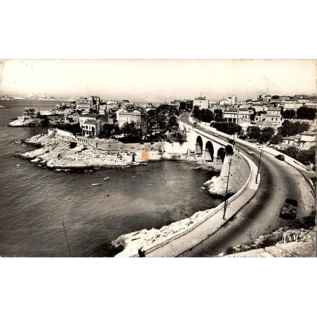 CPSM Marseille Promenade de la Corniche, anse, viaduc et automobiles en 1962