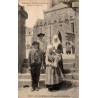 CPA Plougastel-Daoulas baptême avec famille et nourrisson en costumes bretons