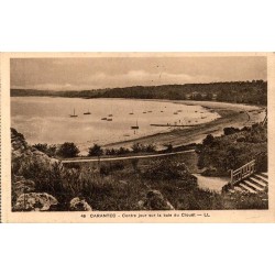 CPA Carantec baie du Clouët avec plage et bateaux au mouillage