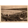 CPA Carantec baie du Clouët avec plage et bateaux au mouillage