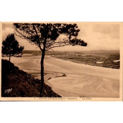 CPA Sainte-Anne-la-Palud la Grève, paysage côtier du Finistère entre les pins