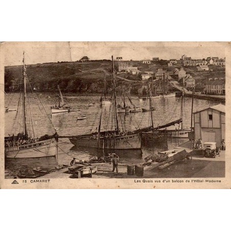 CPSM Camaret-sur-Mer quais et anciens voiliers de pêche vus de l’Hôtel Moderne