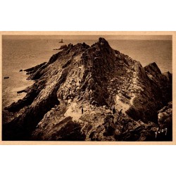 CPSM Pointe du Raz de Sein vue d’ensemble des rochers et visiteurs, édition Yvon