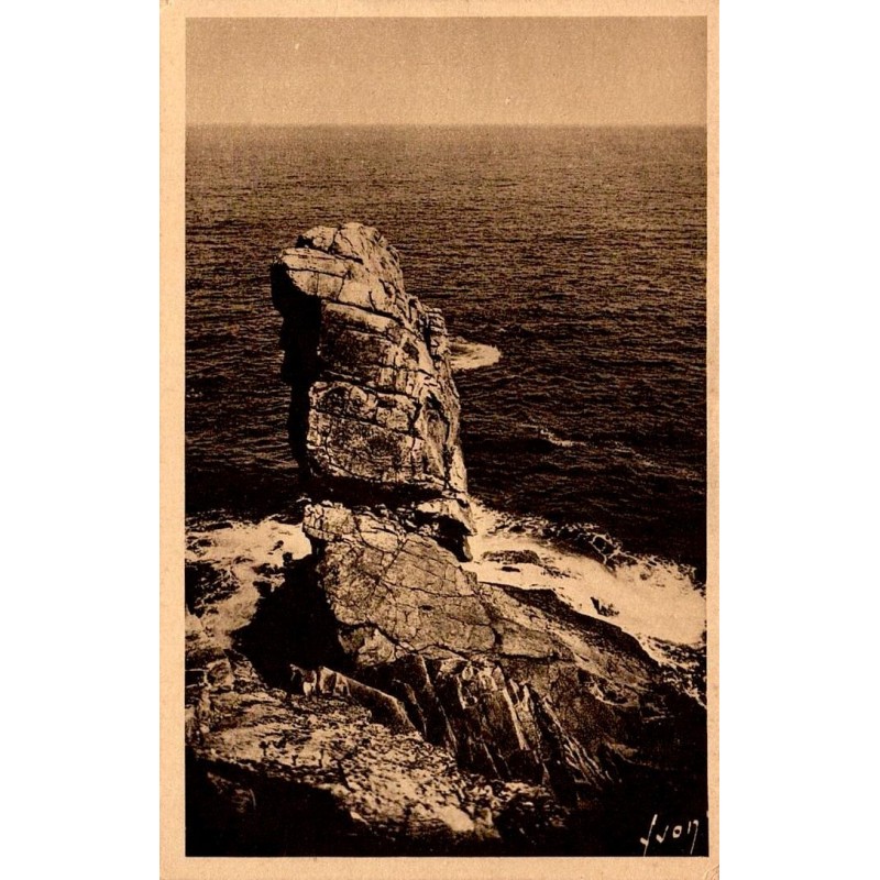 CPSM Pointe du Raz Baie des Trépassés, rocher du Menhir, édition Yvon