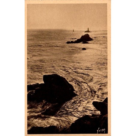 CPSM Pointe du Raz, Éperon du Raz et phare de la Vieille, édition Yvon