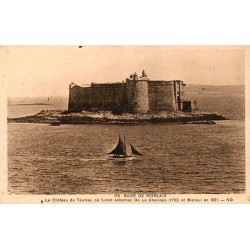 CPA rade de Morlaix Château du Taureau avec voilier, Lévy et Neurdein