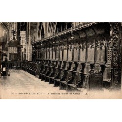CPA Saint-Pol-de-Léon stalles du chœur de la basilique, Lévy et Neurdein