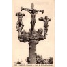 CPA Lampaul croix du XVIe siècle, détail sculpté de la Crucifixion, ND 2