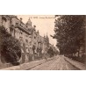 CPSM Metz avenue Maréchal Foch et ses bâtiments historiques dans les années 1930