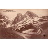 CPA Pic du Tourmalet enneigé et route de montagne dans les Hautes-Pyrénées