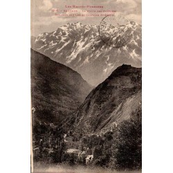 CPA Barèges route des Pyrénées vers Luz et chapelle Saint-Justin dans les Hautes-Pyrénées