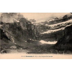 CPA Gavarnie Cirque et Grande Cascade avec parois enneigées dans les Hautes-Pyrénées