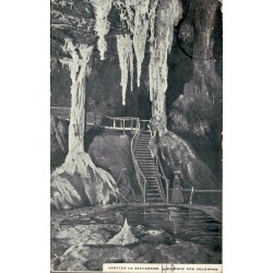 CPA Grottes de Bétharram Paysage des Colonnes avec stalactites, escalier et visiteurs
