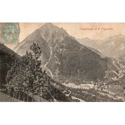 CPA Cauterets vue panoramique de la ville et massif du Péguère dans les Hautes-Pyrénées