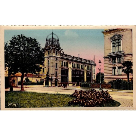 CPSM Tarbes Hôtel des Postes et sa tour, carte postale colorisée des Hautes-Pyrénées