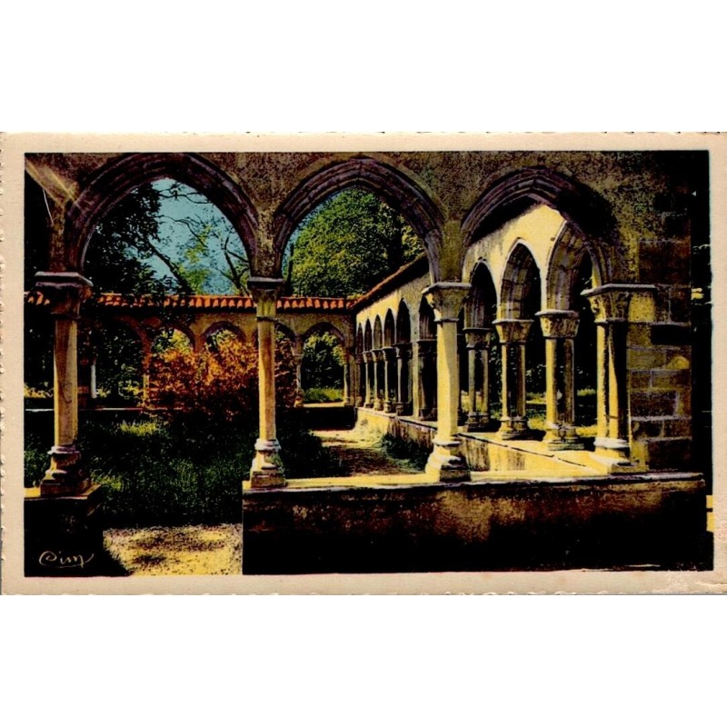 CPSM Tarbes cloître du Jardin Massey, arcades et colonnes dans les Hautes-Pyrénées