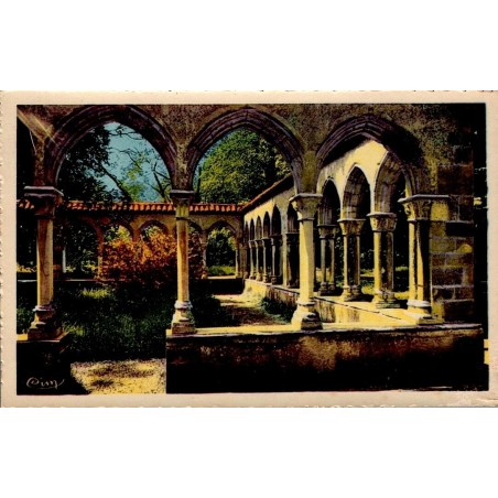 CPSM Tarbes cloître du Jardin Massey, arcades et colonnes dans les Hautes-Pyrénées