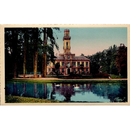CPSM Tarbes Jardin Massey, lac avec cygnes et musée dans les Hautes-Pyrénées