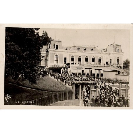 CPA Bagnères-de-Bigorre Casino avec foule, Hautes-Pyrénées, Éditions Alix