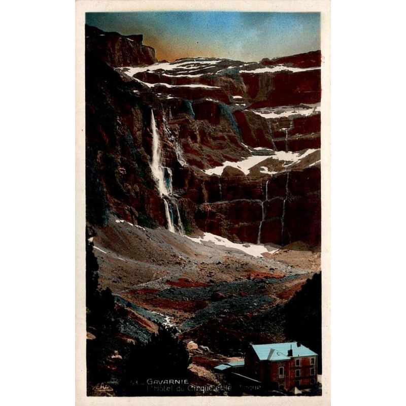 CPSM Gavarnie Hôtel du Cirque et Grande Cascade dans les Hautes-Pyrénées