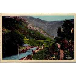 CPSM Gavarnie – Retour des touristes au bord du Gave – Hautes-Pyrénées