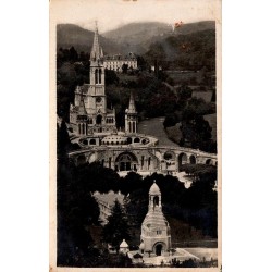 CPA Lourdes basilique et Monument Interallié, vue panoramique du sanctuaire