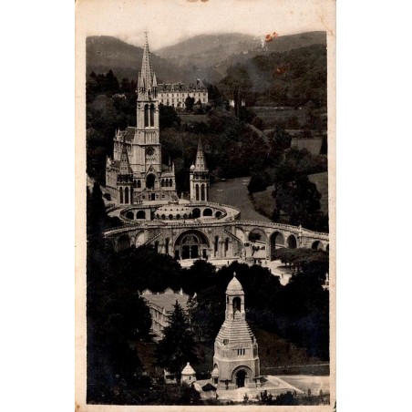 CPA Lourdes basilique et Monument Interallié, vue panoramique du sanctuaire