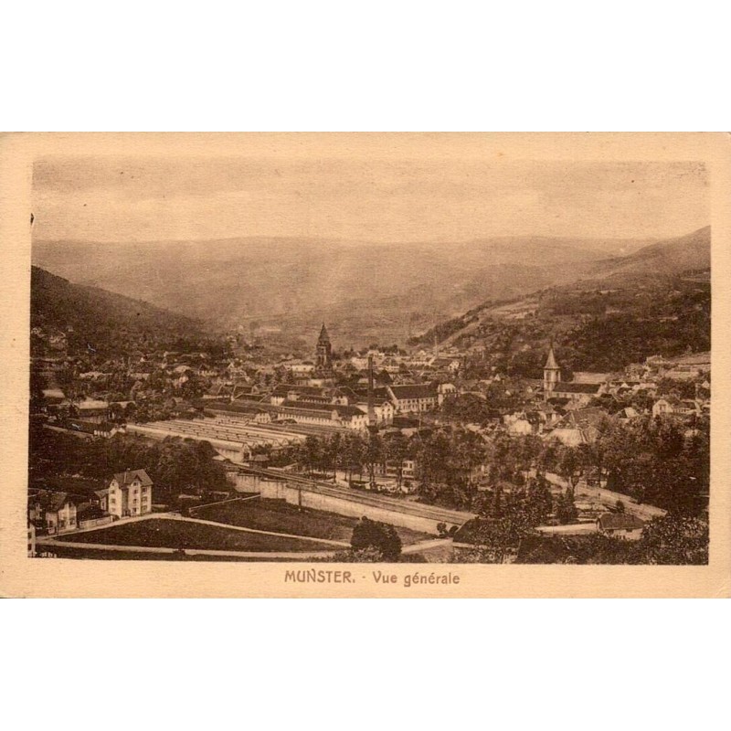 CPA Munster vue générale ville voie ferrée et paysage des Vosges Haut-Rhin