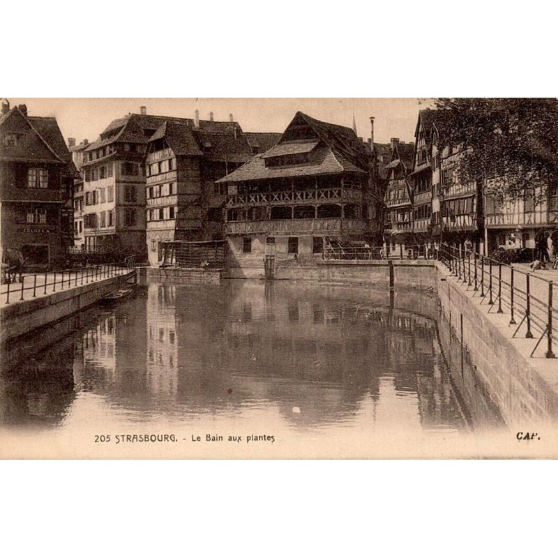 CPA Strasbourg Le Bain aux Plantes canal et maisons à colombages Petite France
