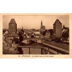 CPA Strasbourg vieilles tours des Ponts Couverts avec cathédrale Notre-Dame
