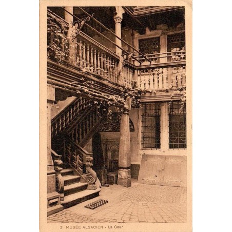 CPA Strasbourg Musée Alsacien cour intérieure escalier et galeries anciennes