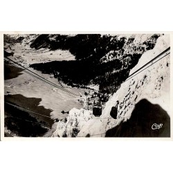 CPSM Le Mont-Dore Sancy en hiver, téléférique et vue plongeante vers la vallée