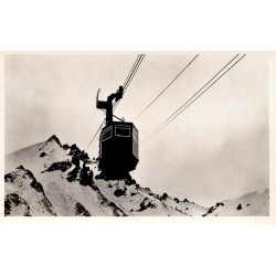 CPSM Le Mont-Dore, cabine du téléférique du Sancy au-dessus des pentes enneigées