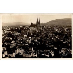 CPSM Clermont-Ferrand vue générale avec la cathédrale dominant la ville