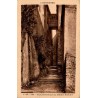 CPA Royat, rue pittoresque du Vieux Royat avec ruelle étroite, marches et maisons anciennes