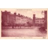 CPA Issoire Place de la République et tour de l’Horloge dans les années 1920