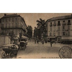 Carte postale ancienne – Rue de Paris – Vichy (Allier)