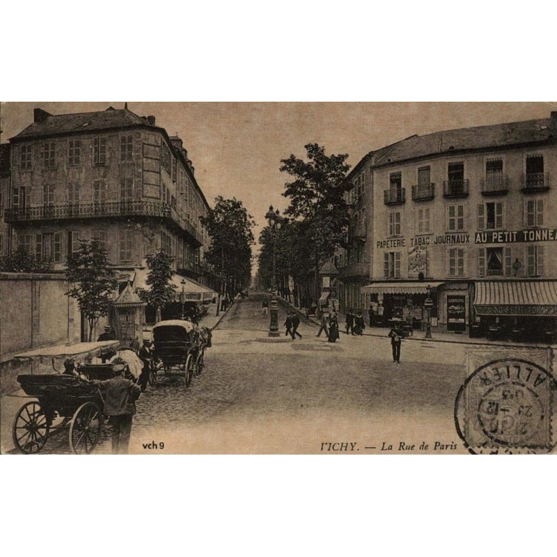 Carte postale ancienne – Rue de Paris – Vichy (Allier)