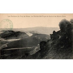 CPA Puy de Dôme, rochers et panorama sur la chaîne des Puys du Sud et les monts Dore