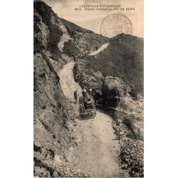CPA Puy de Dôme chemin du sommet avec voiture hippomobile et voyageurs
