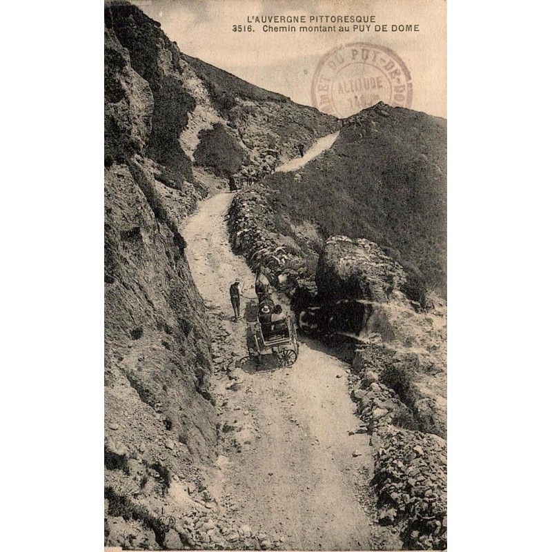CPA Puy de Dôme chemin du sommet avec voiture hippomobile et voyageurs