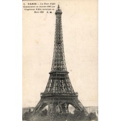 CPA Paris Tour Eiffel, vue verticale ancienne du monument construit par Gustave Eiffel