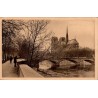 CPSM Paris Notre-Dame vue du quai de la Tournelle, bouquinistes et Seine, Yvon