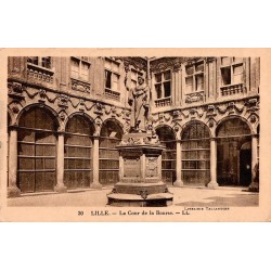 Carte postale ancienne Lille – La Cour de la Bourse