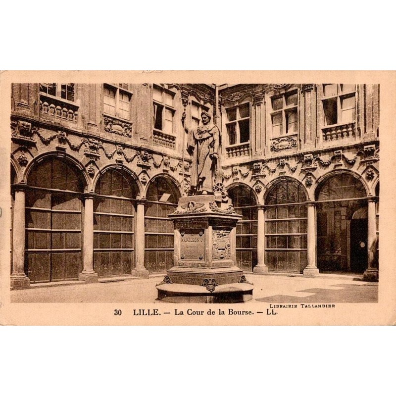 Carte postale ancienne Lille – La Cour de la Bourse