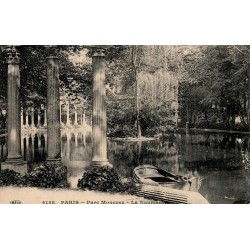 CPA Paris Parc Monceau la Naumachie avec bassin, colonnes et barque ELD 4158